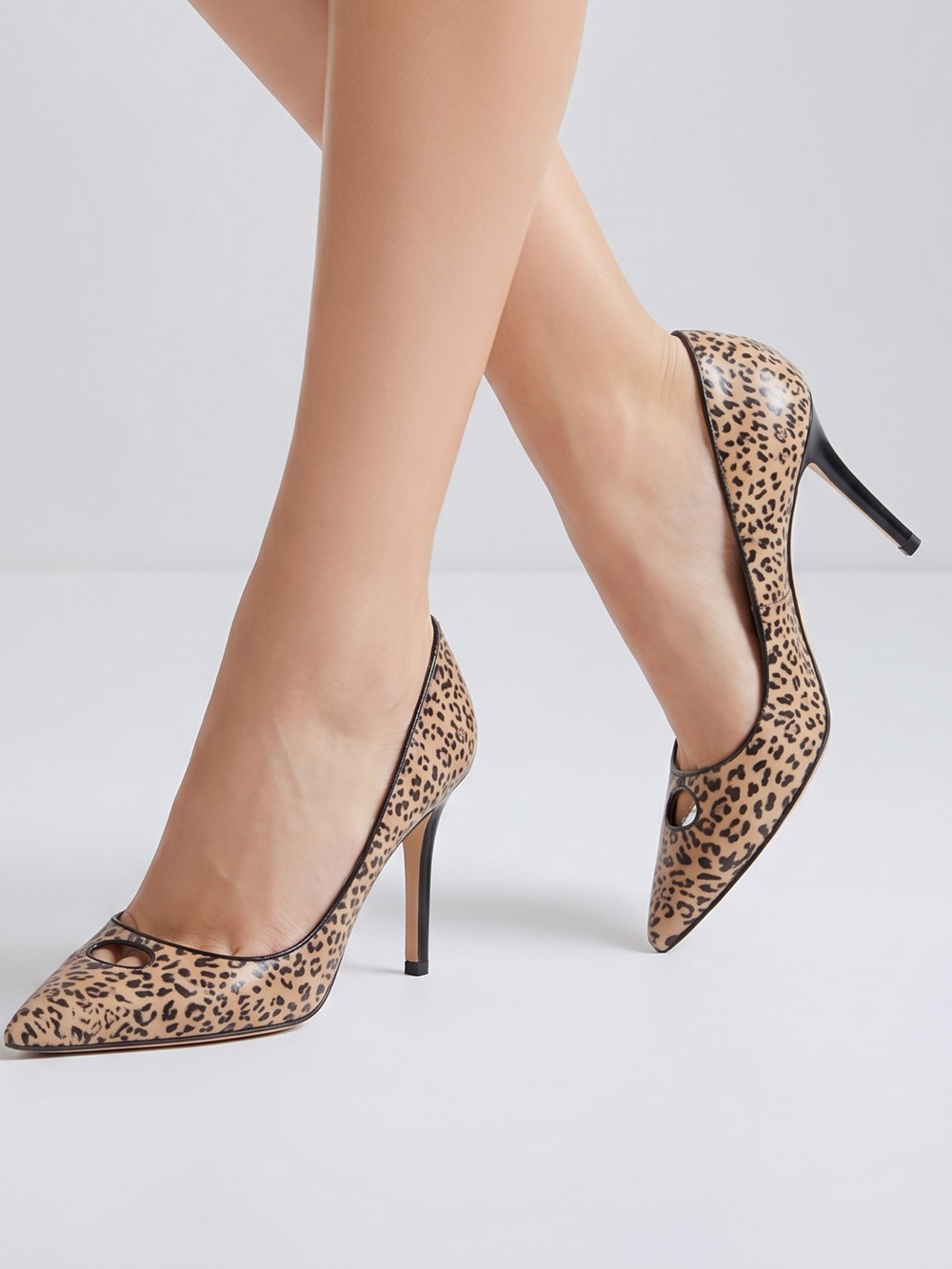 Jimmy Choo London leopard print point toe keyhole toe stiletto heels sz 6
